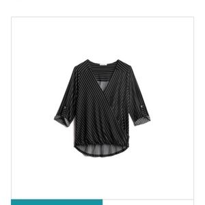 Beacon Gaines Surplice knit top size small